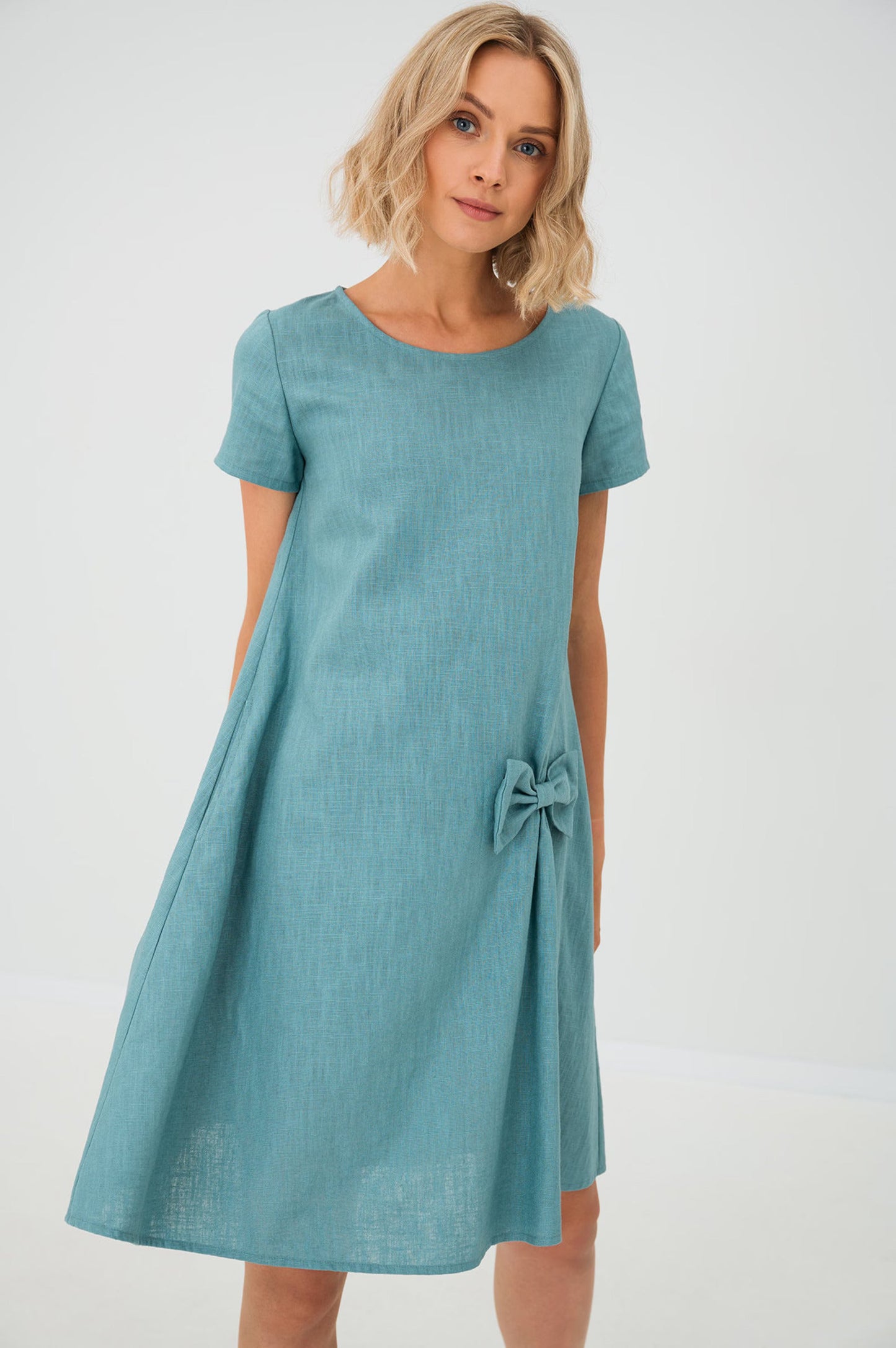 Robe “Douceur Noeud” – Élégance Minimaliste & Tissu Aérien